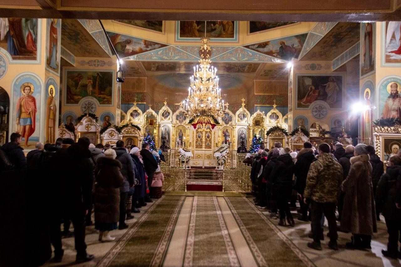 Фото Новосибирские православные христиане встретили Рождество на праздничной службе в храме  - 10 лучших фото из Вознесенского собора 2
